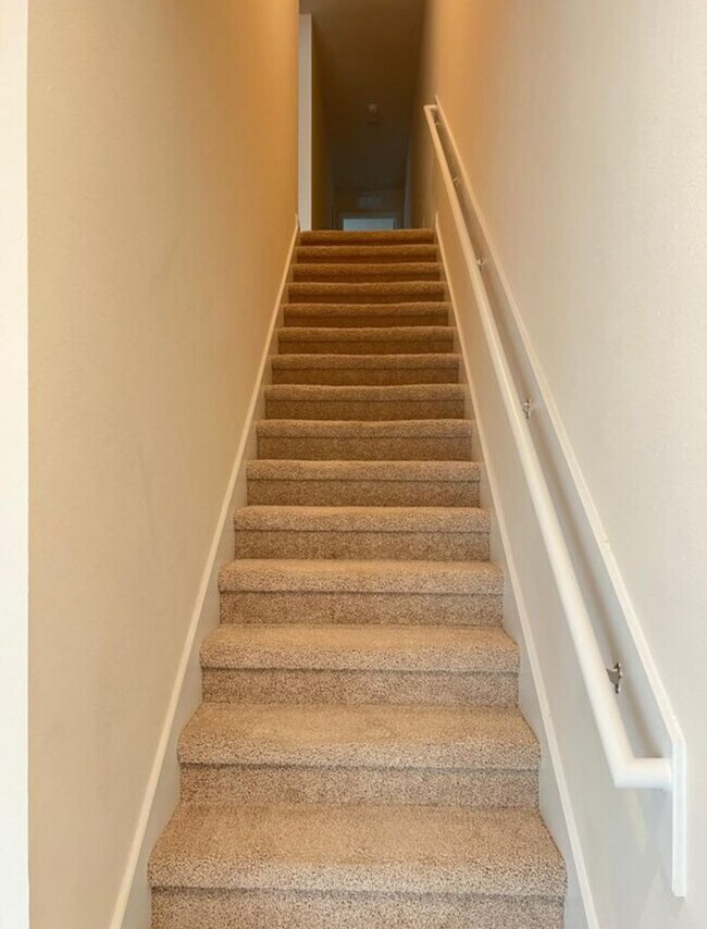 Building Photo - 131 Pomona Wy