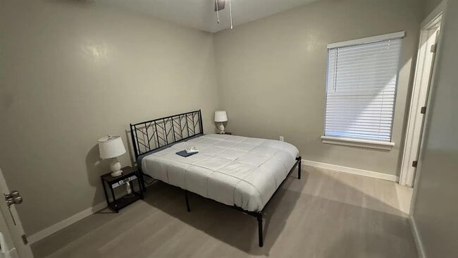 Building Photo - 116 Sterling Dr