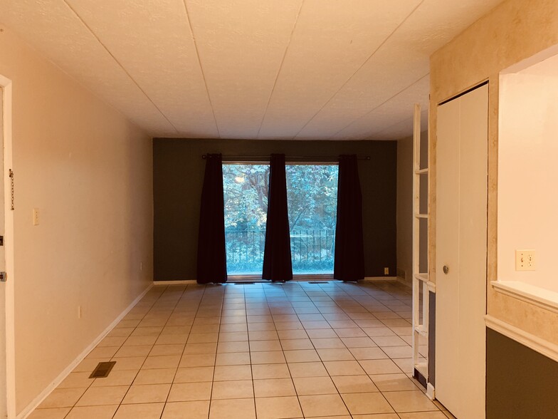 Building Photo - 960 S Lincoln St