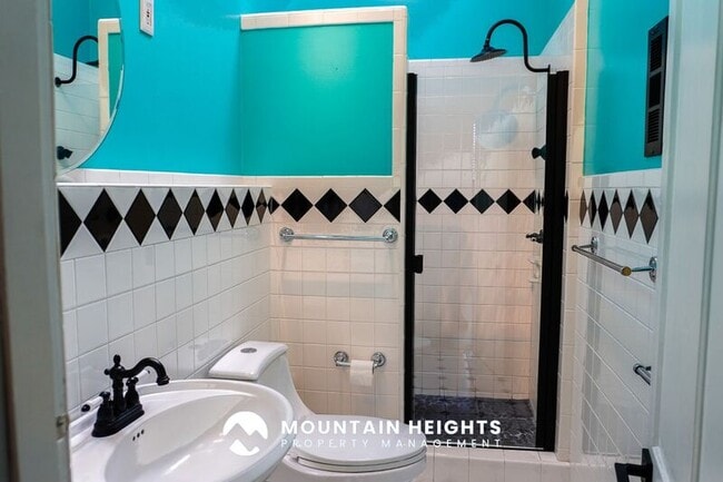 Building Photo - 235 Reed Ave N