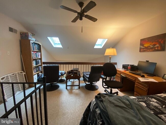 Building Photo - 240 Valley Stream Ln