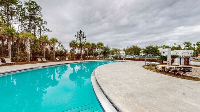 Building Photo - End unit!  Washer/Dryer Included! Beautiful 3 Bedroom Townhome (larger floorpan) with Screened-In...