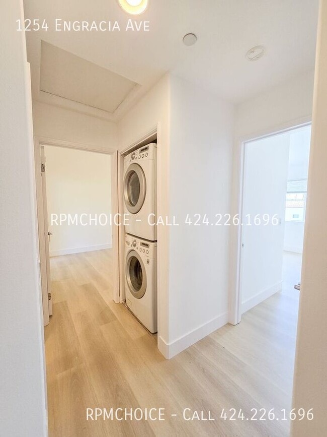 Building Photo - 1254 Engracia Ave