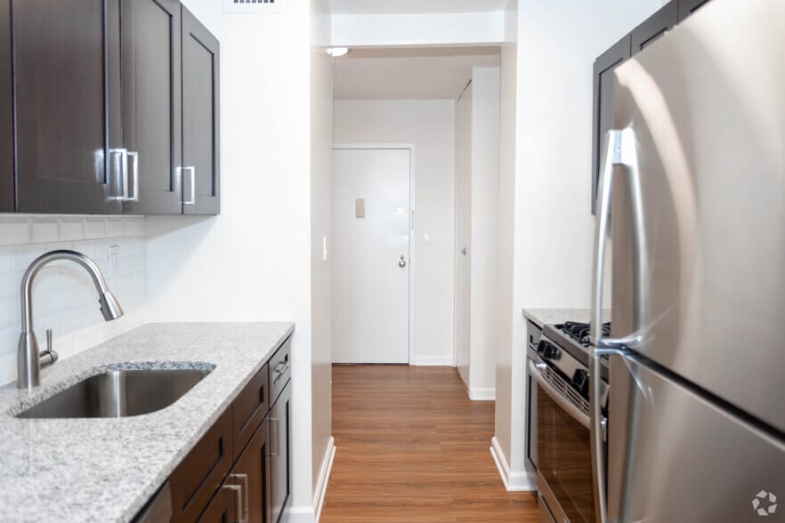 Primary Photo - The Carlyle