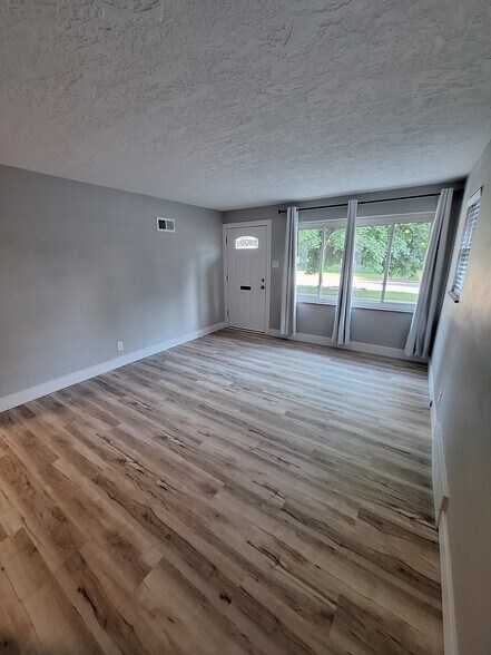 Building Photo - 7403 Weil Ave