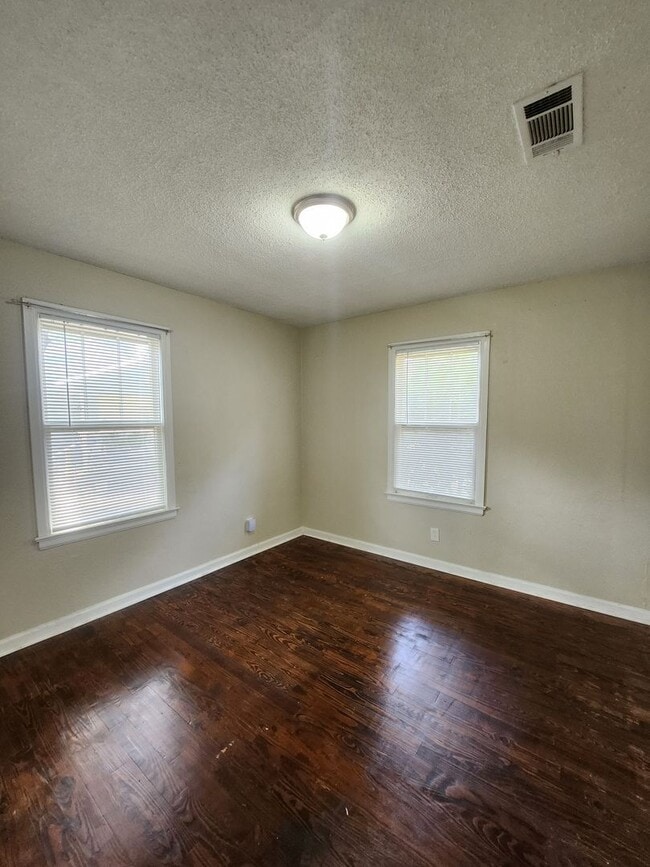 Building Photo - 110 Ruberia Ave