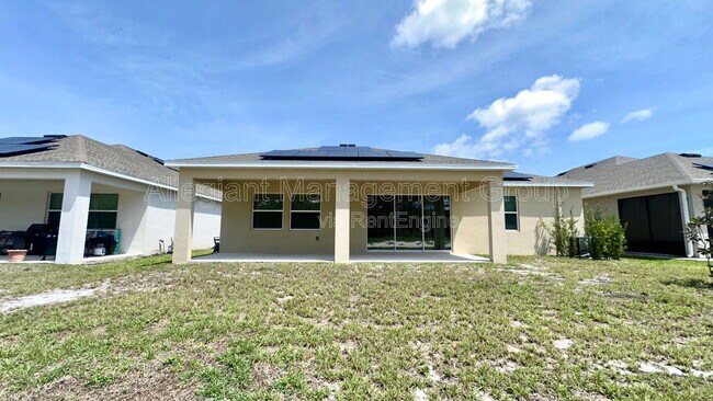 Building Photo - 6326 Lakepine St