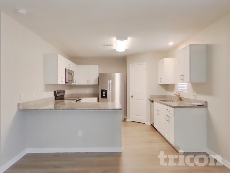 Building Photo - 15680 Del Norte Dr