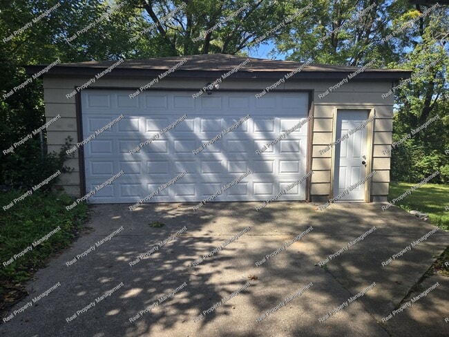 Building Photo - Three Bed Hobart Ranch