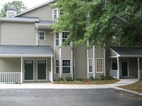 Building Photo - Great Townhome In Oak Grove - Easy Access to Emory & CDC