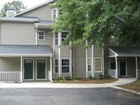 Building Photo - Great Townhome In Oak Grove - Easy Access to Emory & CDC
