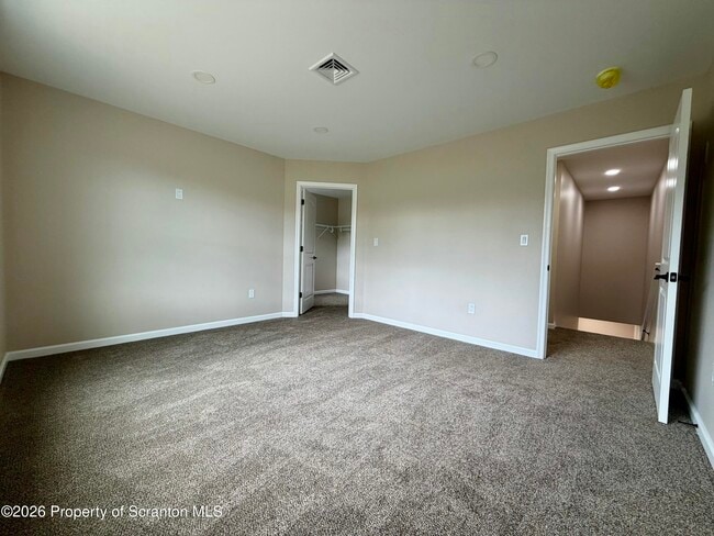 Building Photo - 1058 Lakeland Dr