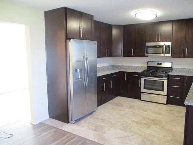 Building Photo - 514 Iona Ln