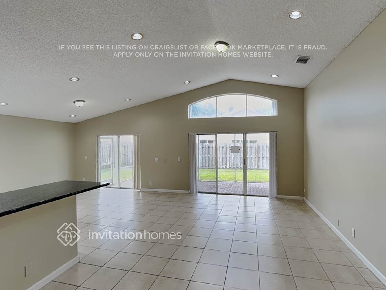 Building Photo - 4929 SW 33rd Ave