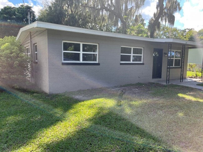 Building Photo - Charming 3 Bed 1 Bath Plant City!!