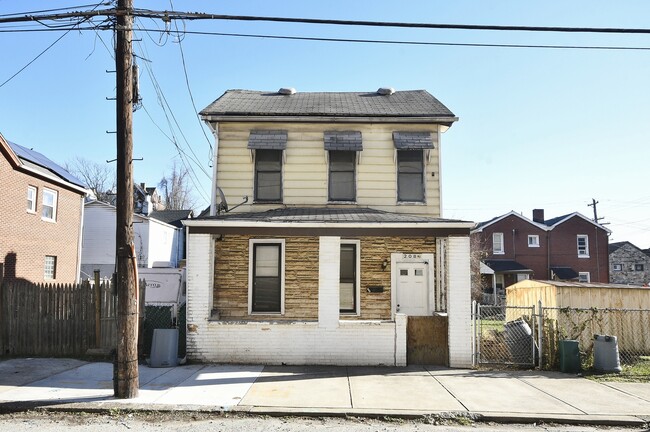 Building Photo - 208 Pattison St