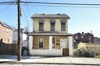 Building Photo - 208 Pattison St