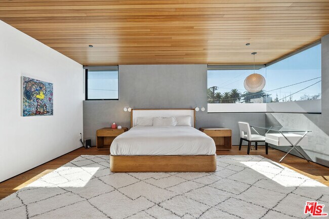 Building Photo - 303 Windward Ave