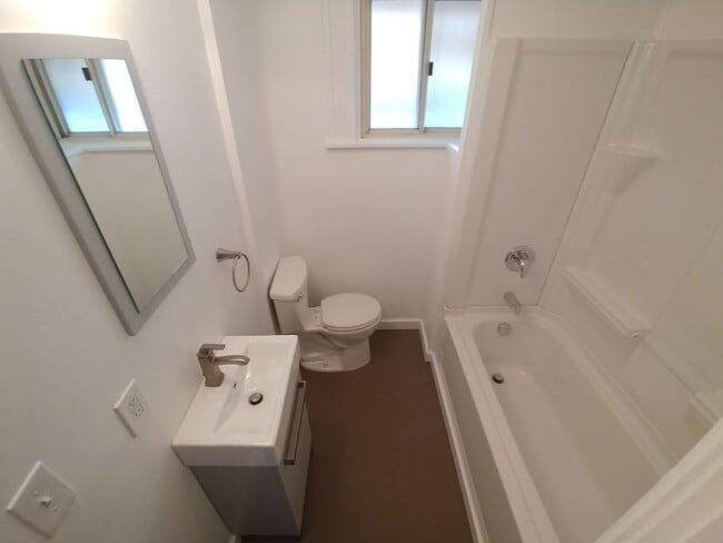 Building Photo - Updated Rental - Allentown
