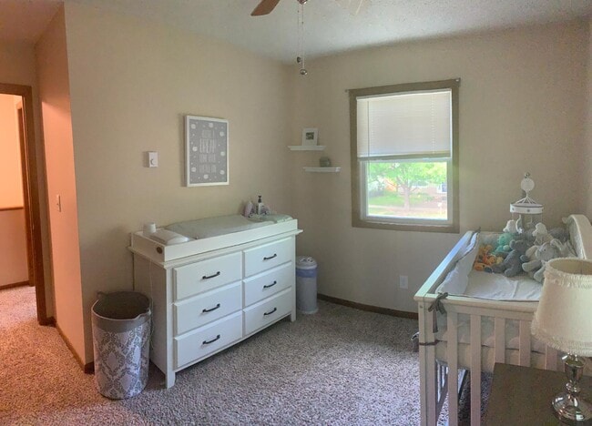 Building Photo - 334 4th St N