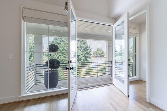 Building Photo - 81 Delmont Dr NE