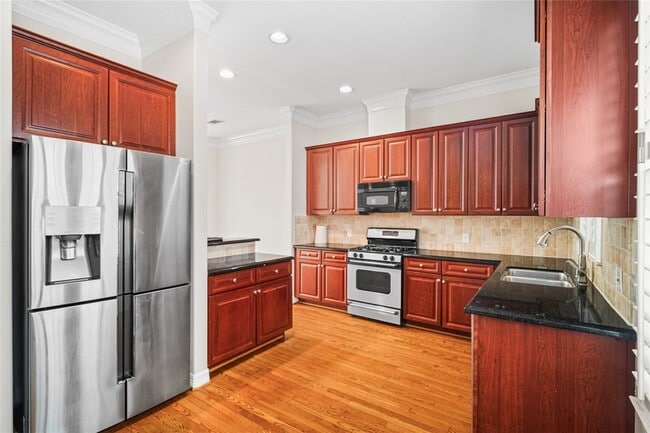 Building Photo - 2150 Bancroft Ln