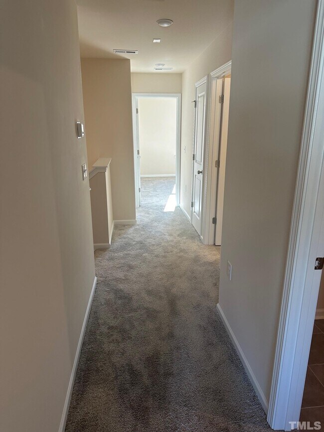 Building Photo - 240 Ribbon Rail St