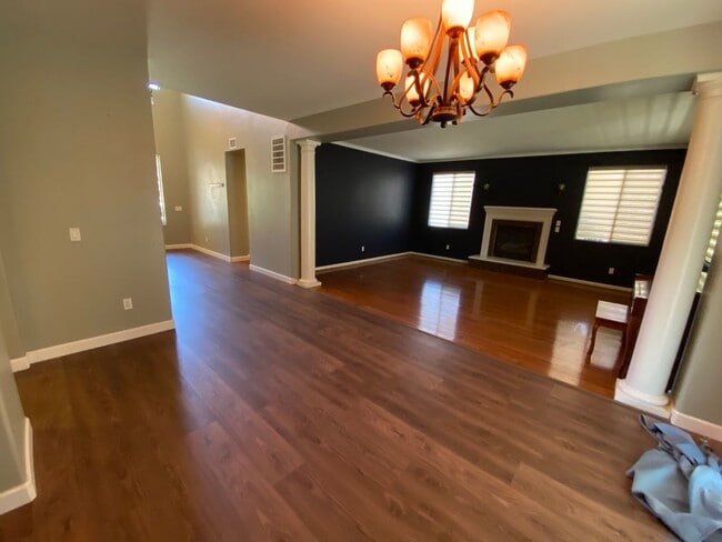 Building Photo - Big beautiful Home for rent in Visalia, Ca