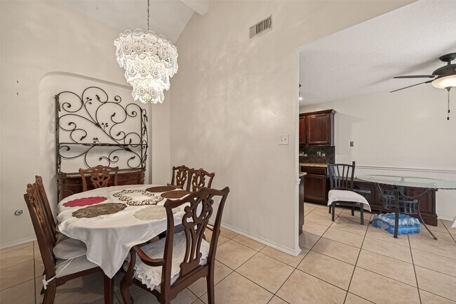 Building Photo - 8203 Paddington Pl Dr