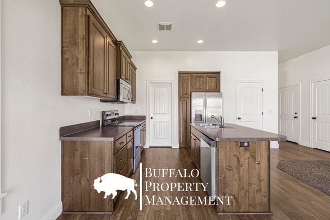 Building Photo - 4215 Roy Cir