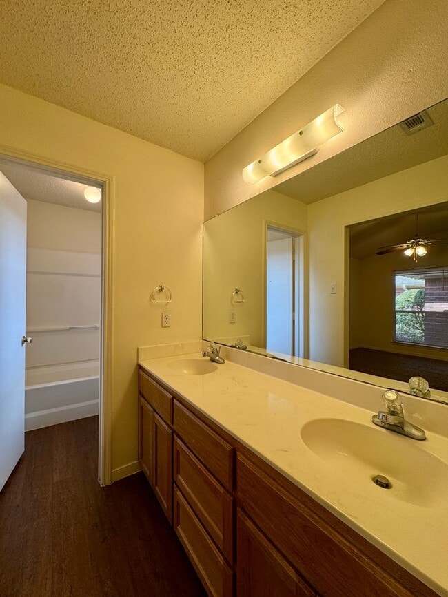 Building Photo - Duplex