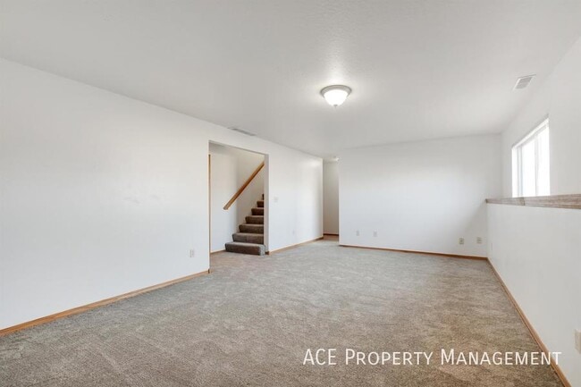 Building Photo - 240 Grandeur Ln