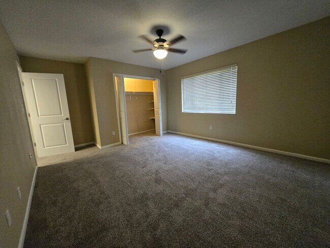 Building Photo - 2 bedroom, 2 bath/1st Floor Unit in Hawthorne Reserve