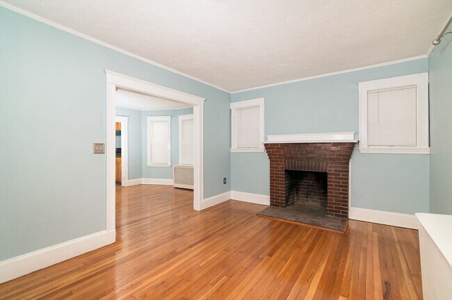 Building Photo - 152 Willow St