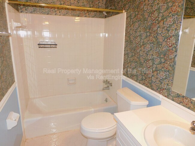 Building Photo - 2418 Cottage Pl