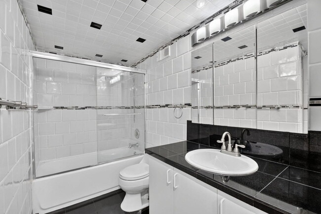 Building Photo - 160 Yacht Club Way