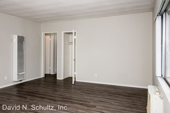 Building Photo - 833 W Foothill Blvd