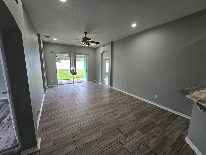 Building Photo - 1124 Lumsden Pointe Blvd