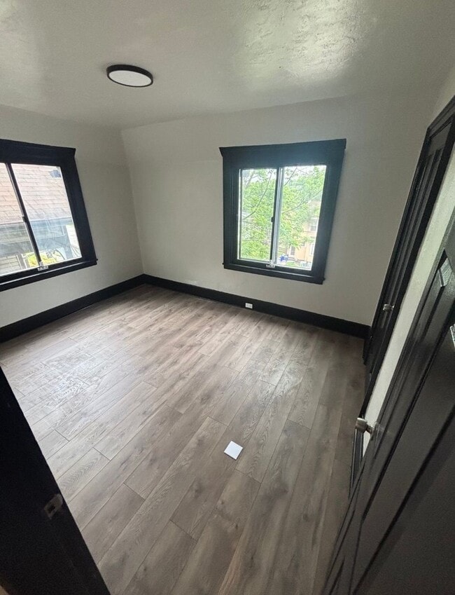 Building Photo - Fully updated 4 bedroom 2 bathroom house for rent!