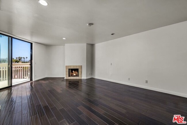 Building Photo - 7301 Vista Del Mar
