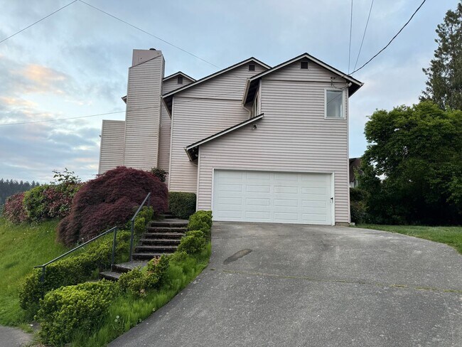 Building Photo - Lake Front House Seward Park