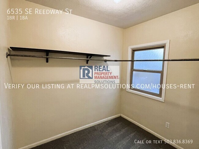 Building Photo - 6535 SE Reedway St