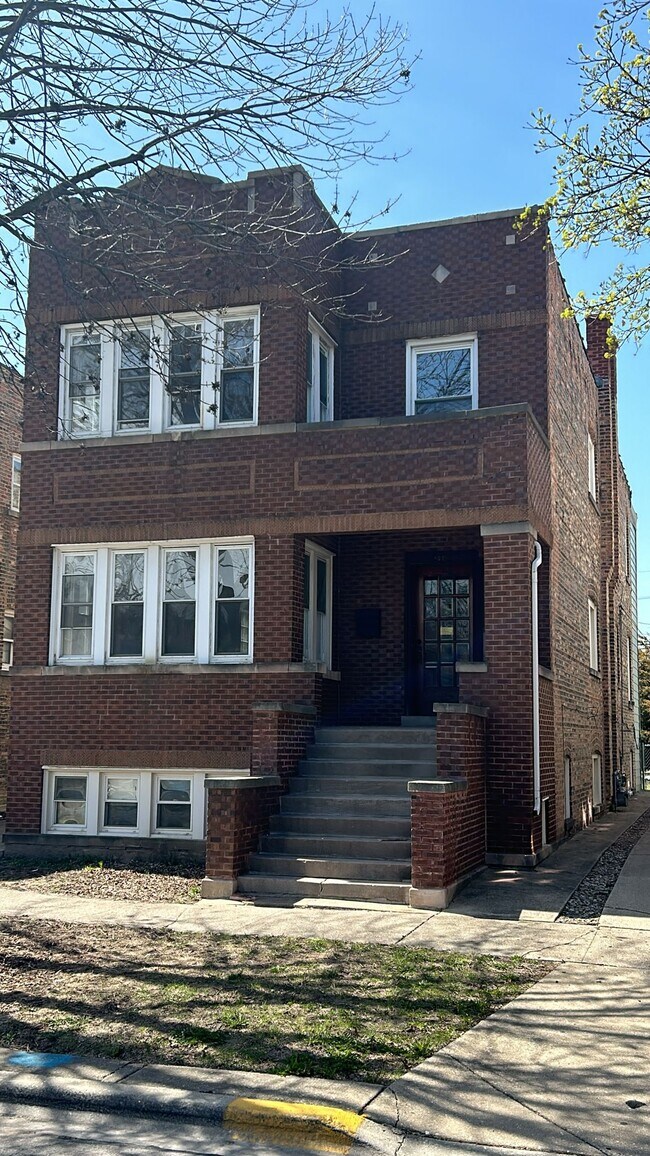 Building Photo - 2326 Euclid Ave