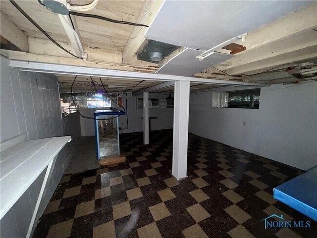 Building Photo - 3319 Maple St