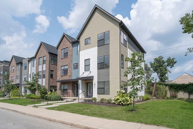 Building Photo - Newer Construction Townhome in Downtown Indy