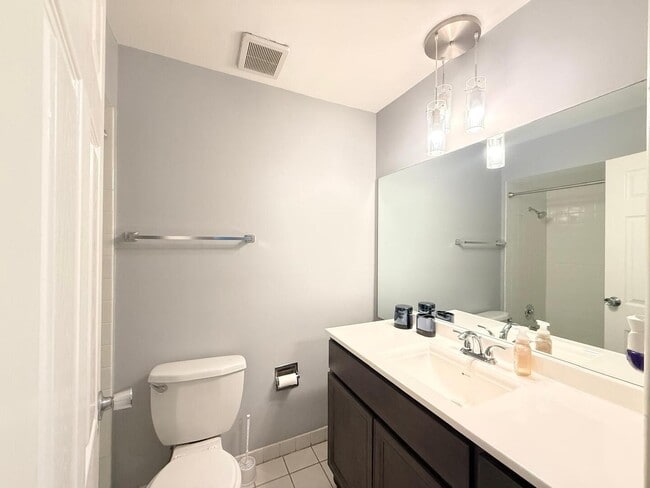 Building Photo - 3108 Roberts Dr
