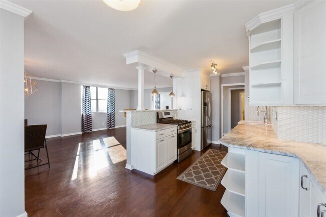 Building Photo - 6040 BLVD E