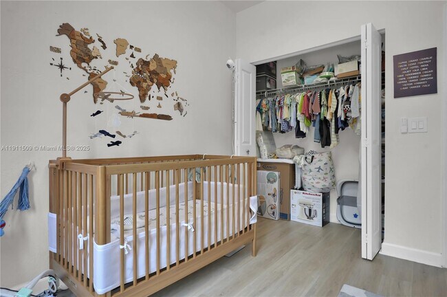 Building Photo - 909 NE 211th St