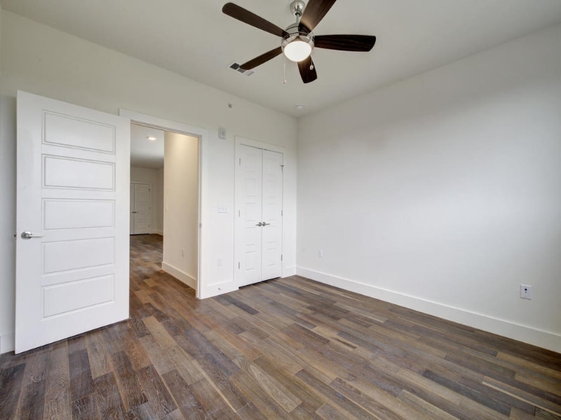 Building Photo - 1615 E 7th St