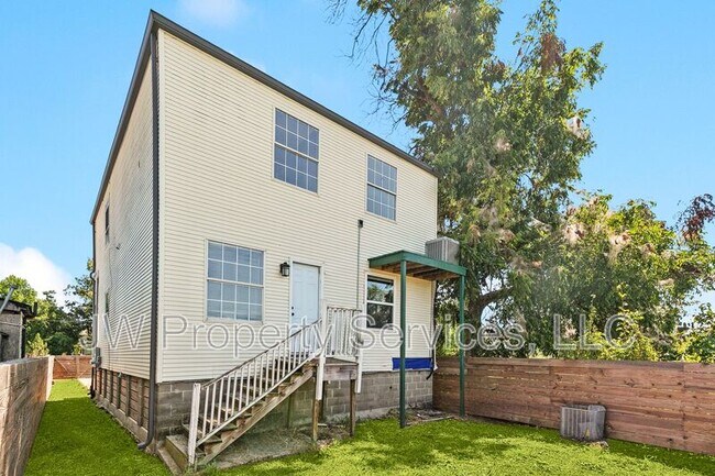 Building Photo - 2632 Annette St